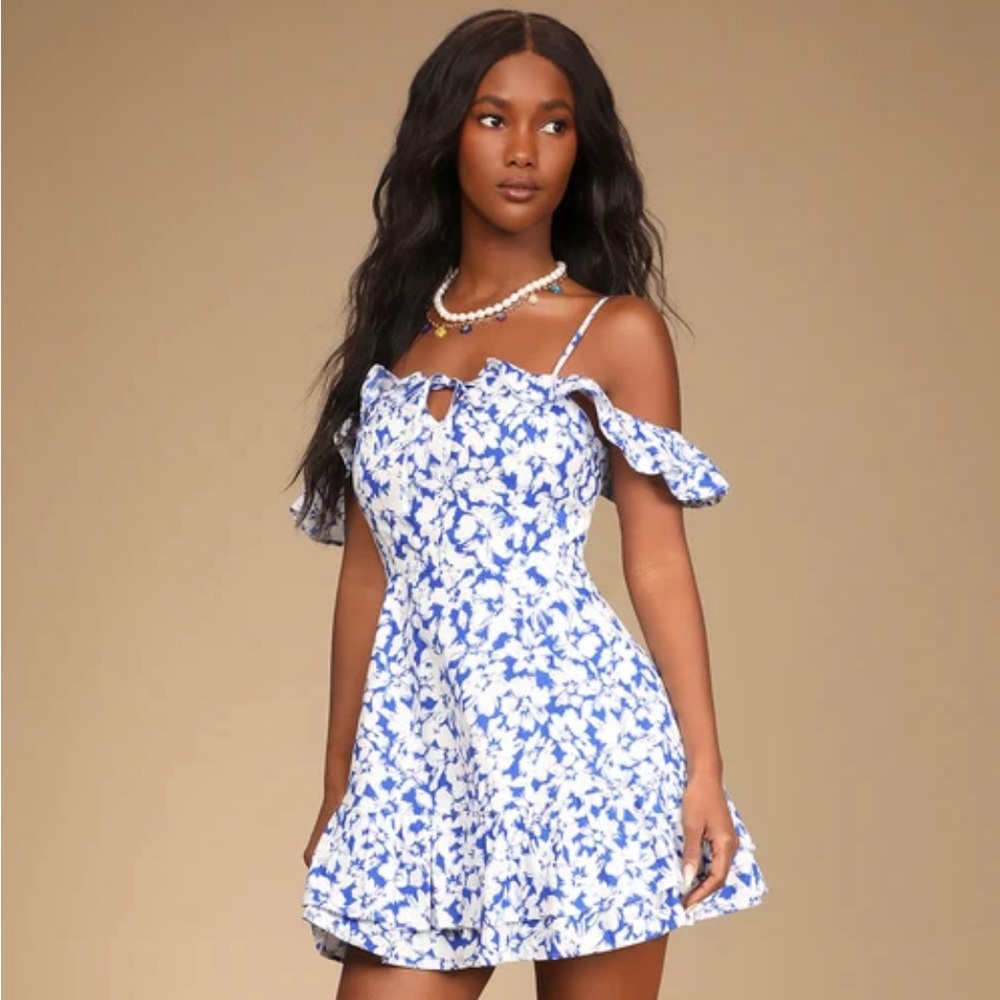 Sz small Lulus Ring in Spring Blue Floral Print Cold-Shoulder Mini Dress